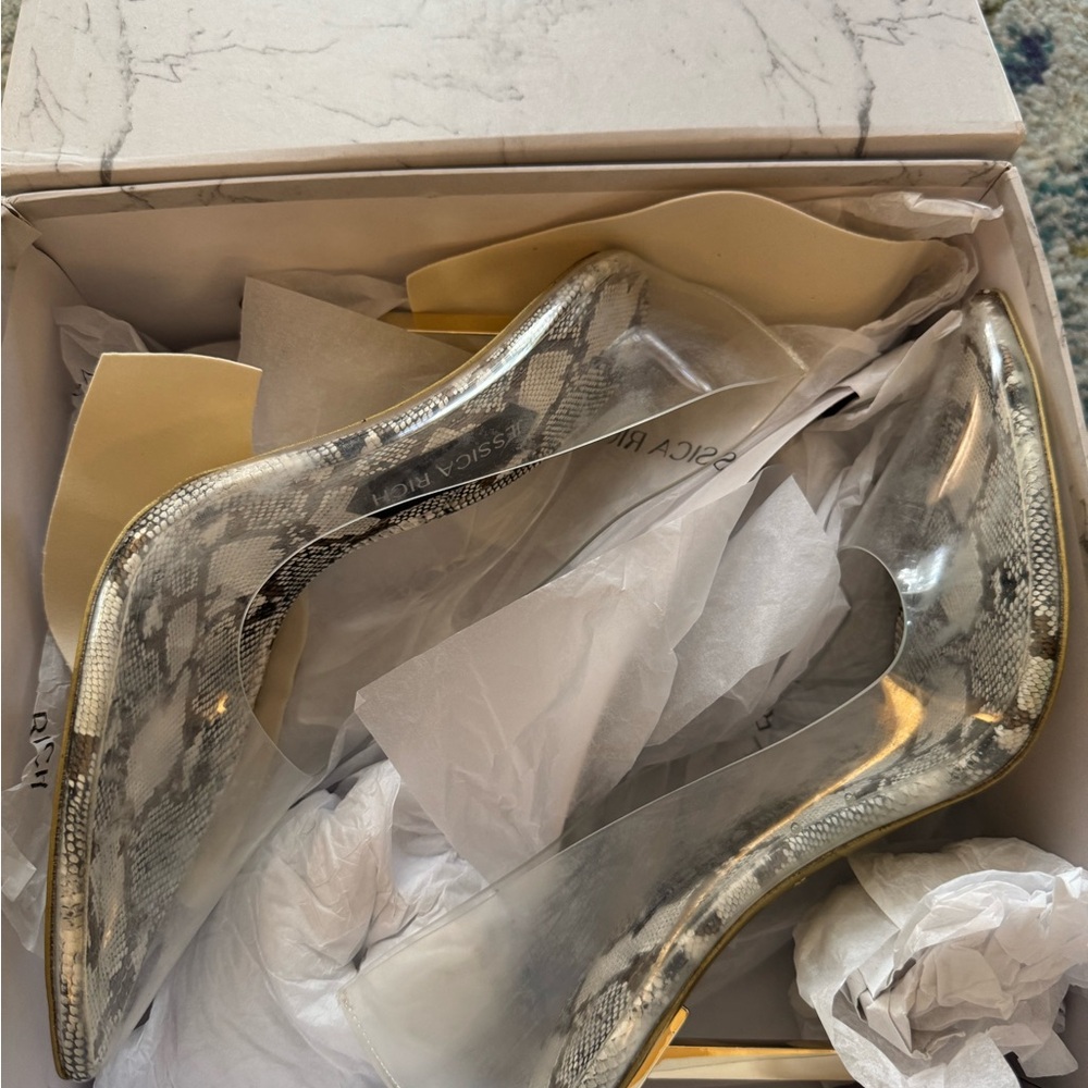 So Fancy Snakeskin Pattern Heels - Gray and Cream with Gold Heels - Picture 8 of 12